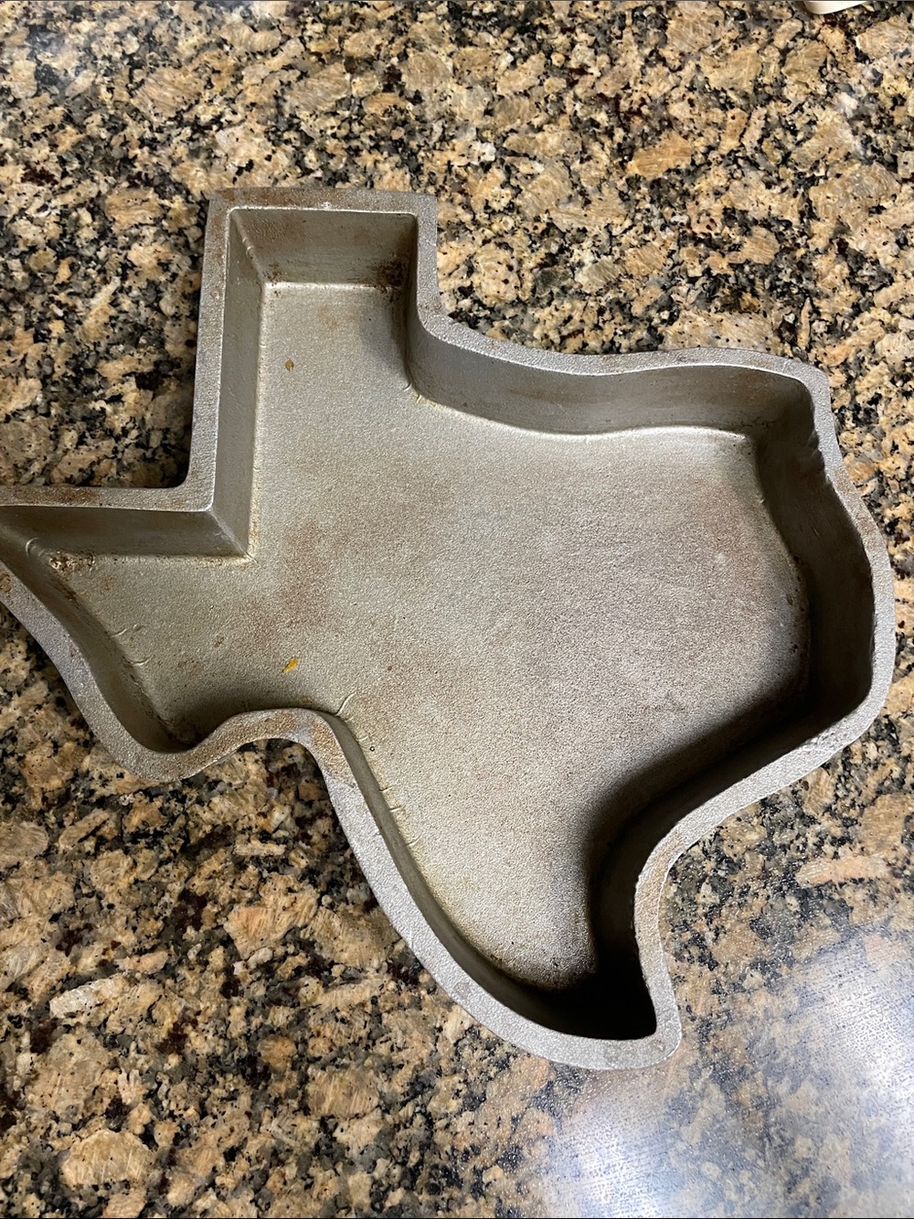 Used Texas-Shaped Cast Iron Baking Pan